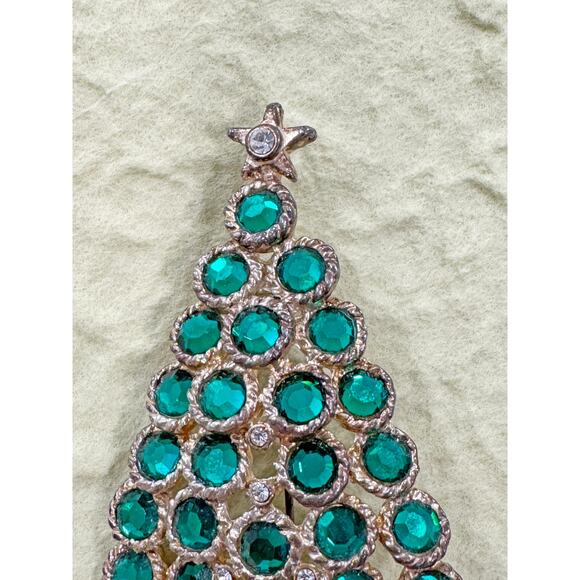 Mid-Century Green and Gold Rhinestone Christmas Tree Brooch Pin CP17 - Picture 3 of 5